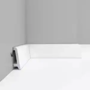 Плинтус напольный D231 DECOMASTER 58*18*2000 мм