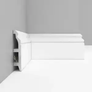 Плинтус белый D232-115 DECOMASTER 100*22*2400 мм