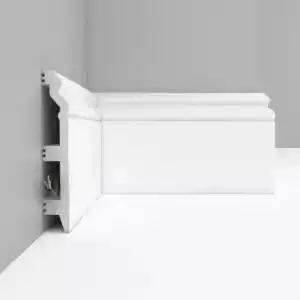 Плинтус белый D233-115 DECOMASTER 120*23*2400 мм