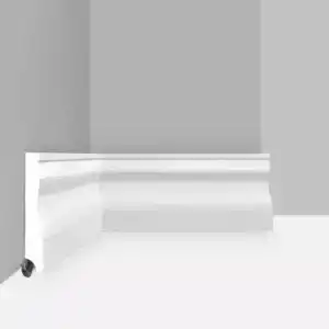 Плинтус белый D153-115 DECOMASTER 95*12*2000 мм