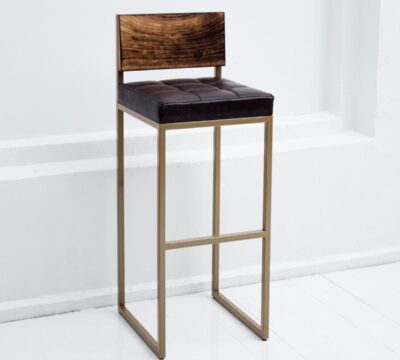 Барный стул шоколад с коричневой кожей со спинкой в цвете жженой березы с золотым металлом archpole