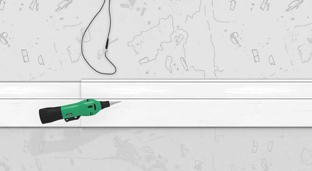 Как прибить плинтуса пластиковые к бетонной стене
