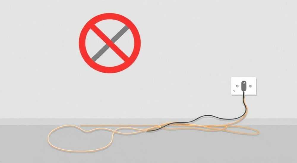 Почему нельзя делать проводку под плинтусом