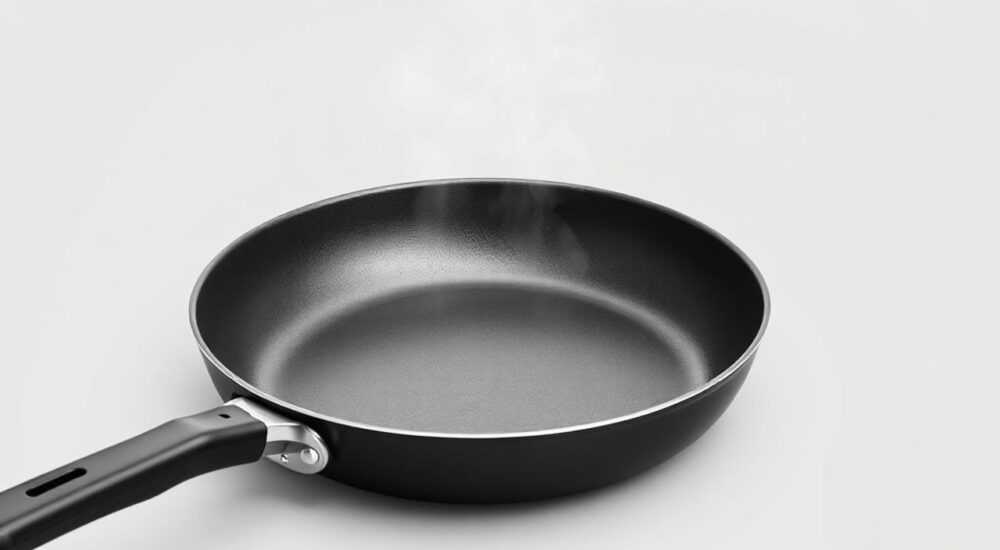 Какую сковороду с антипригарным покрытием выбрать