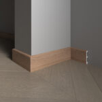 Плинтус 706-90SH DECOR-DIZAYN